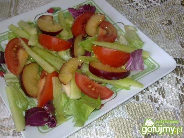 Mix Sałat z Pomidorem i Śliwką  Mix Sałat z Pomidorem i Śliwką