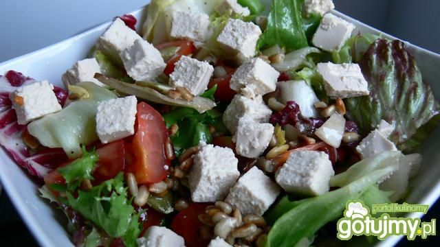 Mix sałat z pomidorkami i tofu Mix sałat z pomidorkami i tofu