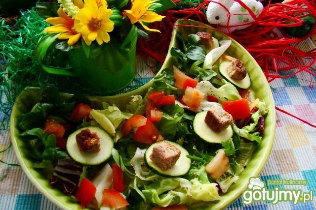Mix sałat z psztetem pieczonym  Mix sałat z psztetem pieczonym