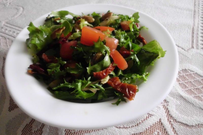 Mix sałat z suszonymi pomidorami Mix sałat z suszonymi pomidorami