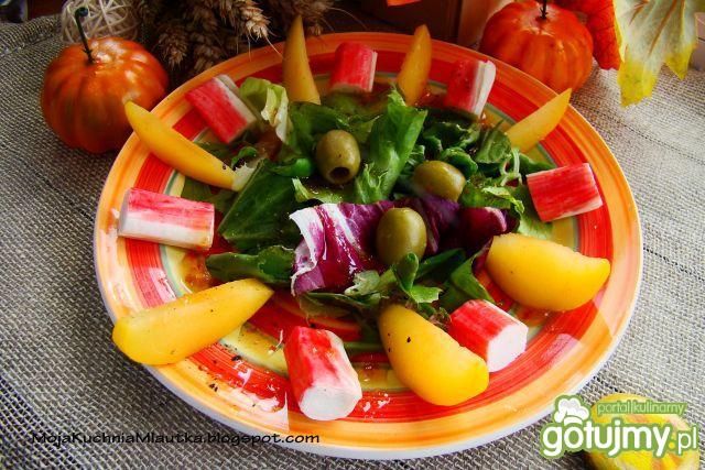 Mix sałat z żółtą śliwką i krabem 
