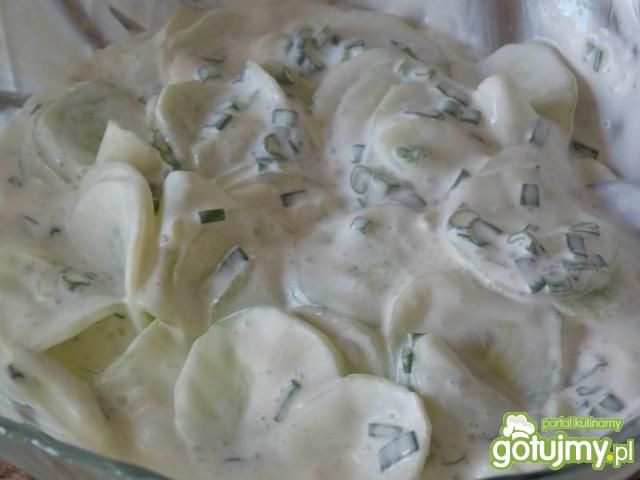 Mizeria - ogórki ze szczypiorkiem. Mizeria - ogórki ze szczypiorkiem.