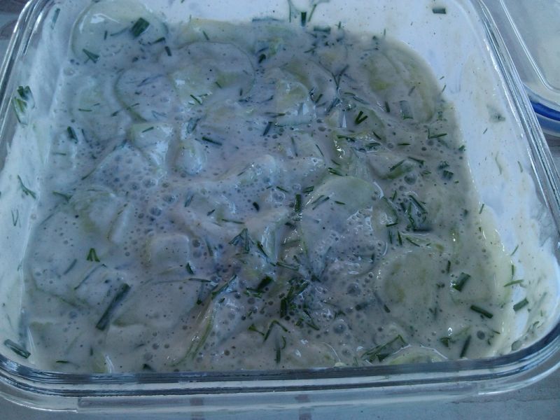 Mizeria ogórkowa z koperkiem na jogurcie