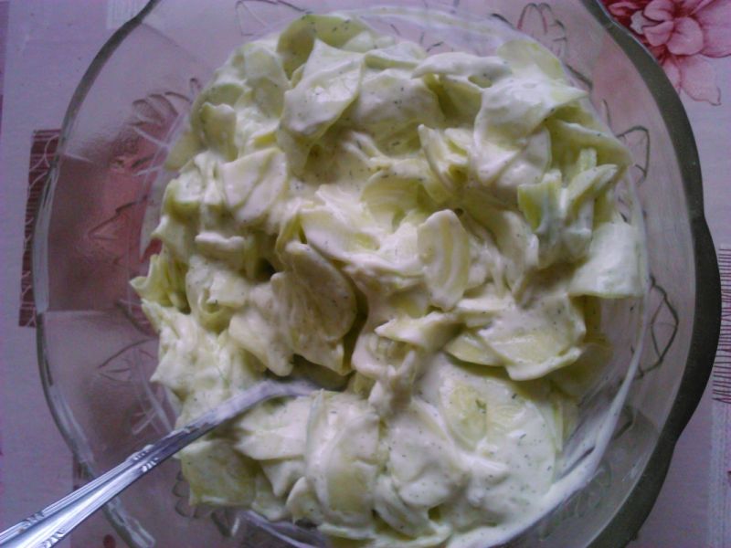 Mizeria z sosem koperkowym Mizeria z sosem koperkowym