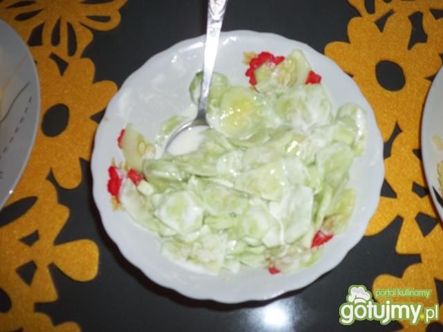 Mizeria z sosem śmietanowym Mizeria z sosem śmietanowym