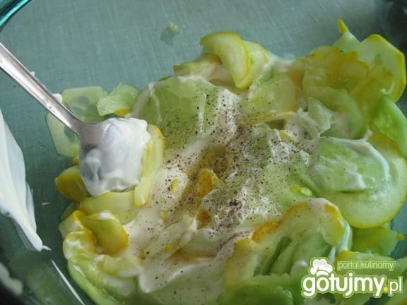 Mizeria z  żółtej cukini