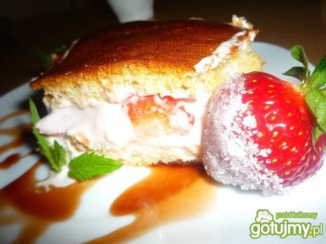 mleczna pianka z truskawkami 3 mleczna pianka z truskawkami 3