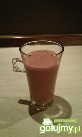 Mleczna truskawka z rumową wkładką 