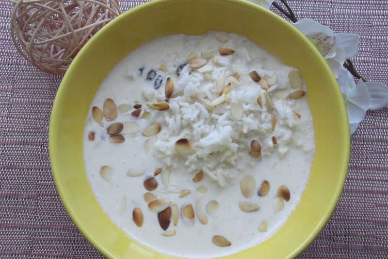 Mleczna zupa migdałowa