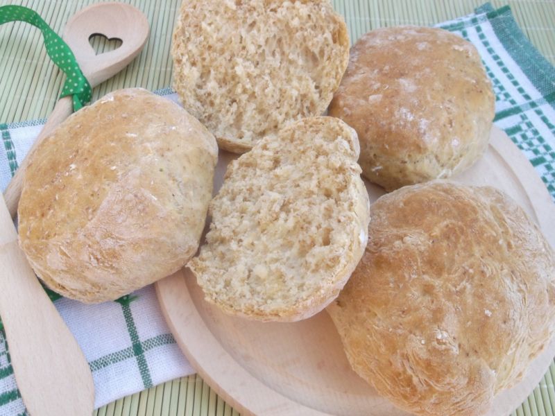 Mleczne bułeczki z otrębami i płatkami owsianymi