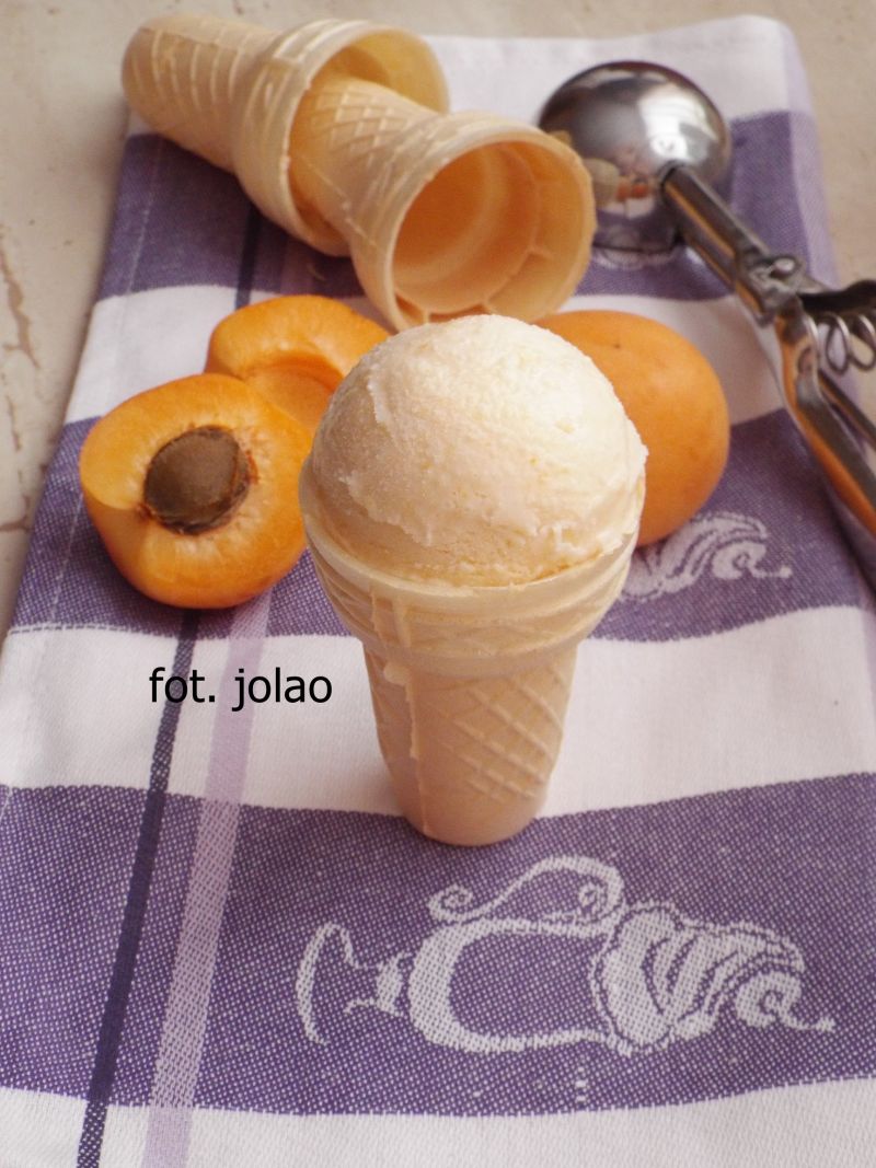 Mleczne lody morelowe Mleczne lody morelowe