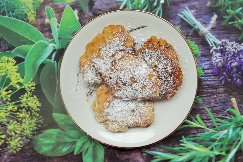 Mleczne placuszki z jabłkiem