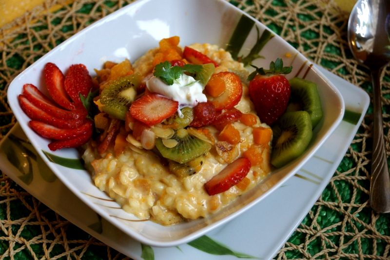 Mleczne risotto z dynią, truskawkami i kiwi  Mleczne risotto z dynią, truskawkami i kiwi