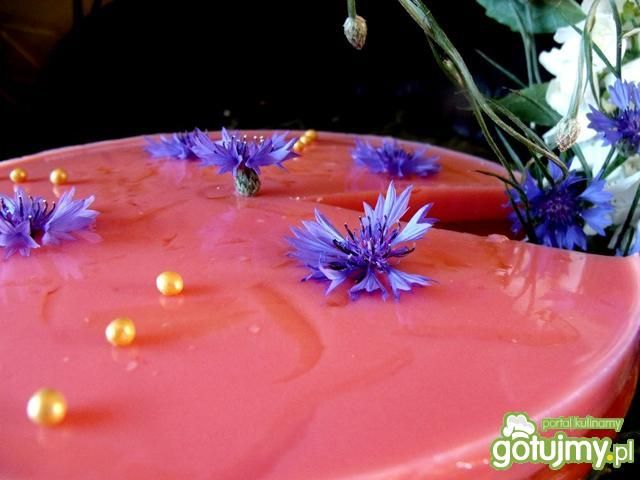 Mleczno-galaretkowa pianka z jagodami