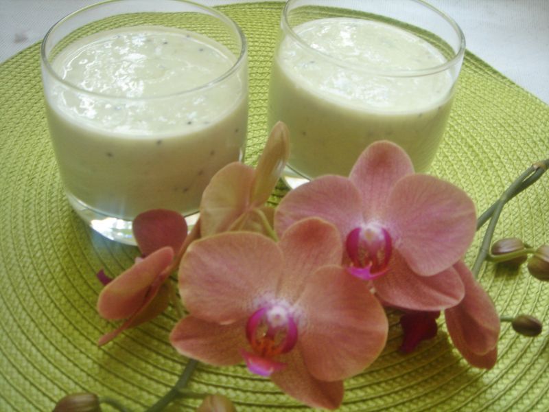 Mleczno-jogurtowy koktajl z kiwi i bananem Mleczno-jogurtowy koktajl z kiwi i bananem