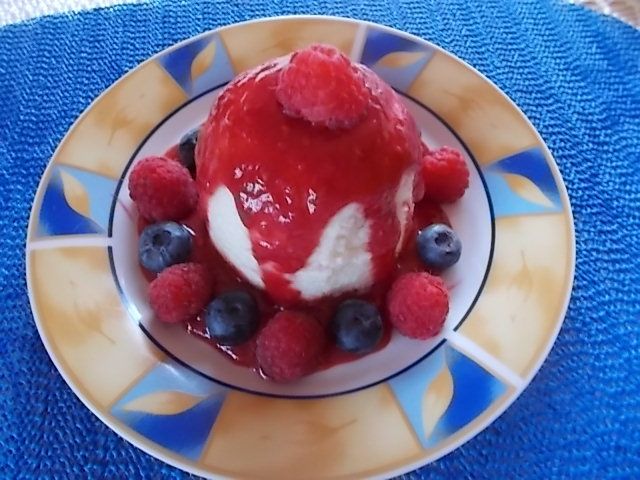 Mleczno kokosowy deser z owocami