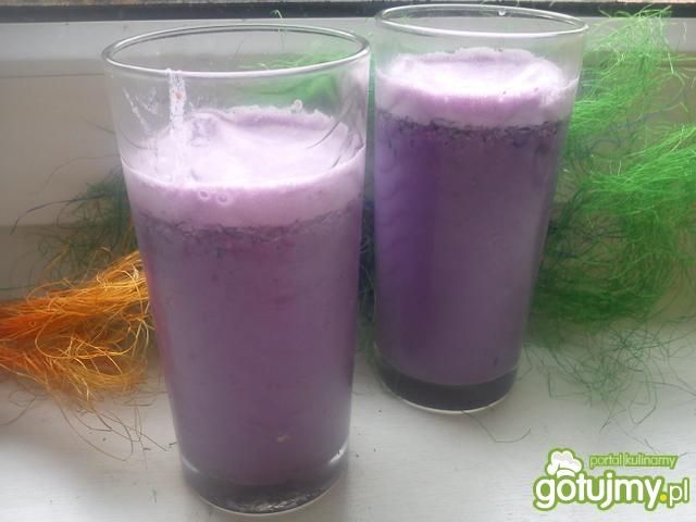 Mleczny koktajl jagodowy