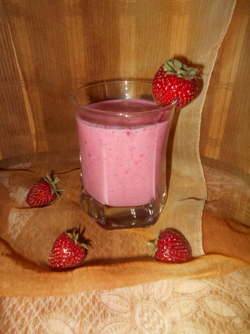 Mleczny koktajl truskawkowo-bananowy
