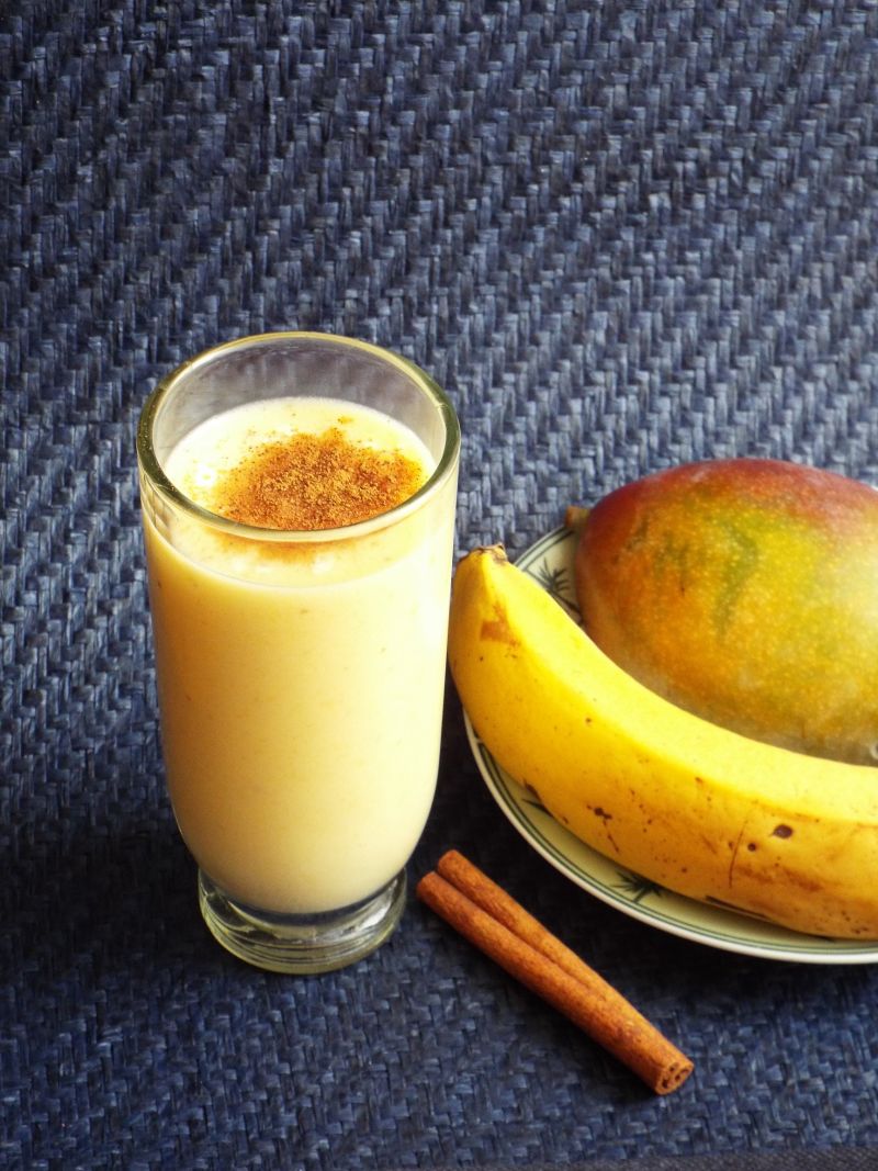 Mleczny koktajl z mango i bananem Mleczny koktajl z mango i bananem
