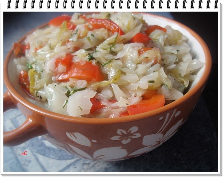 Młoda kapusta Eli z czerwoną papryką Młoda kapusta Eli z czerwoną papryką