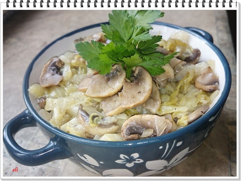 Młoda kapusta Eli z pieczarkami