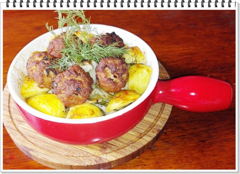 Młoda kapusta Eli zapiekana z pulpecikami  Młoda kapusta Eli zapiekana z pulpecikami