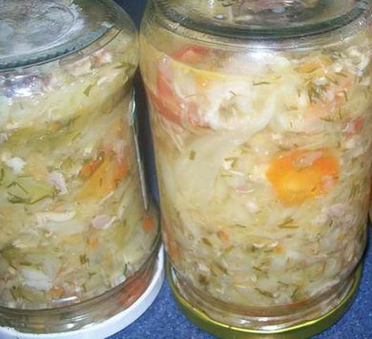 Młoda kapusta na golonce w słoikach Młoda kapusta na golonce w słoikach