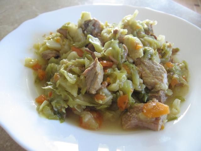 Młoda kapusta na łopatce