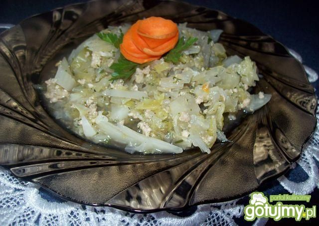 Młoda kapusta na mielonym mięsie