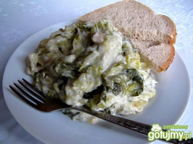 Młoda kapusta na śmietanie