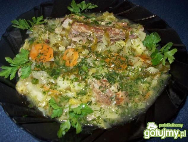 Młoda kapusta na żeberkach z koperkiem