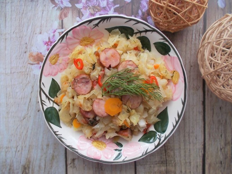 Młoda kapusta pieczona z dodatkami  