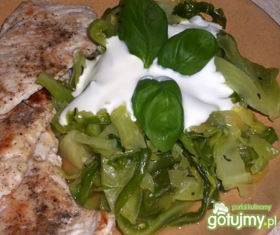 Młoda kapusta po bałkańsku