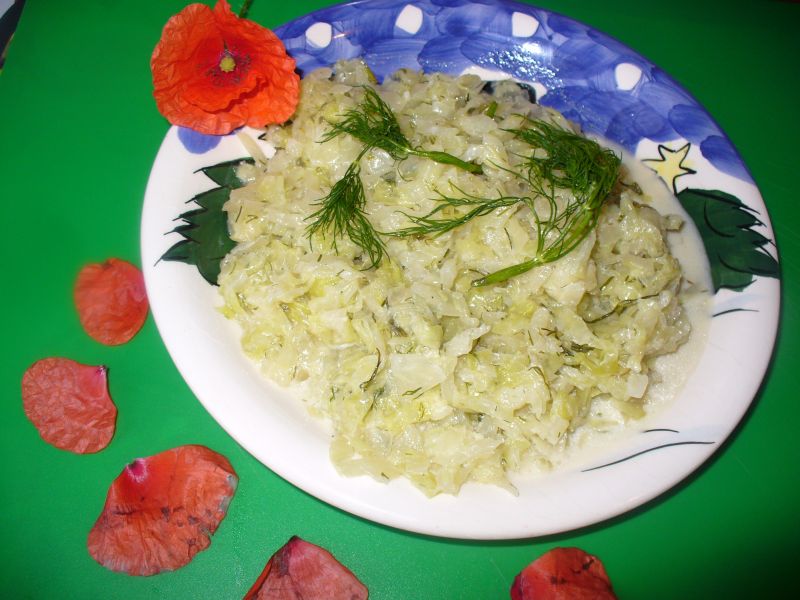 Młoda kapusta w śmietanie