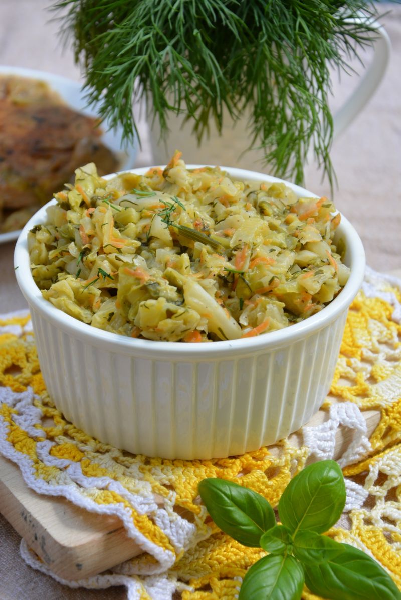 Młoda kapusta w śmietanie z ziołami Młoda kapusta w śmietanie z ziołami