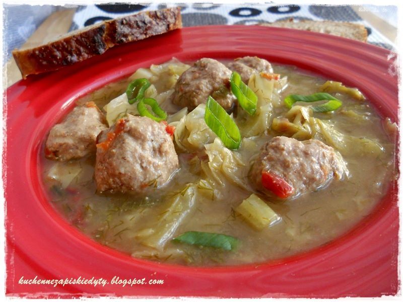 Młoda kapusta z indyczymi pulpetami