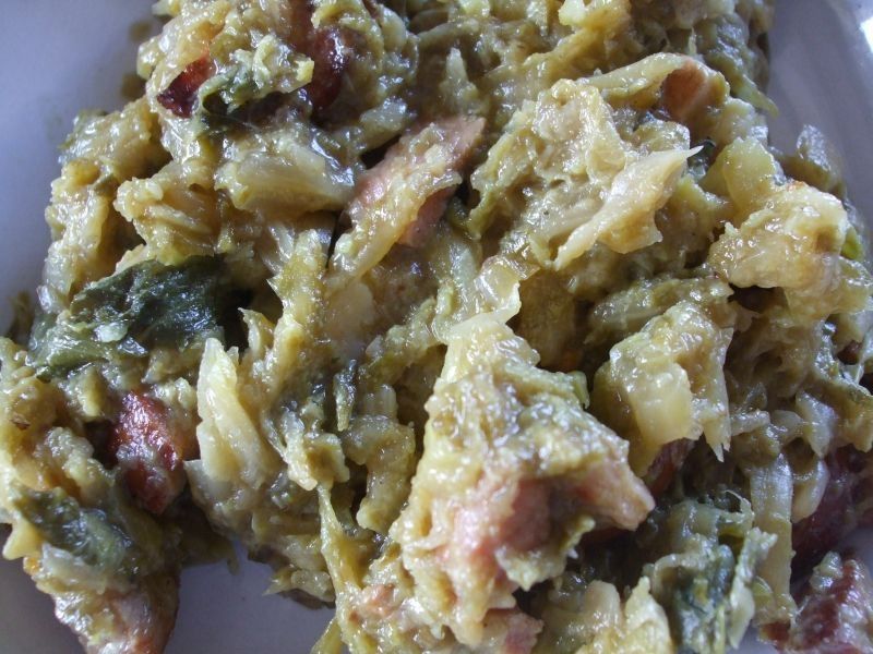 Młoda kapusta z kiełbasą i cebulą Młoda kapusta z kiełbasą i cebulą