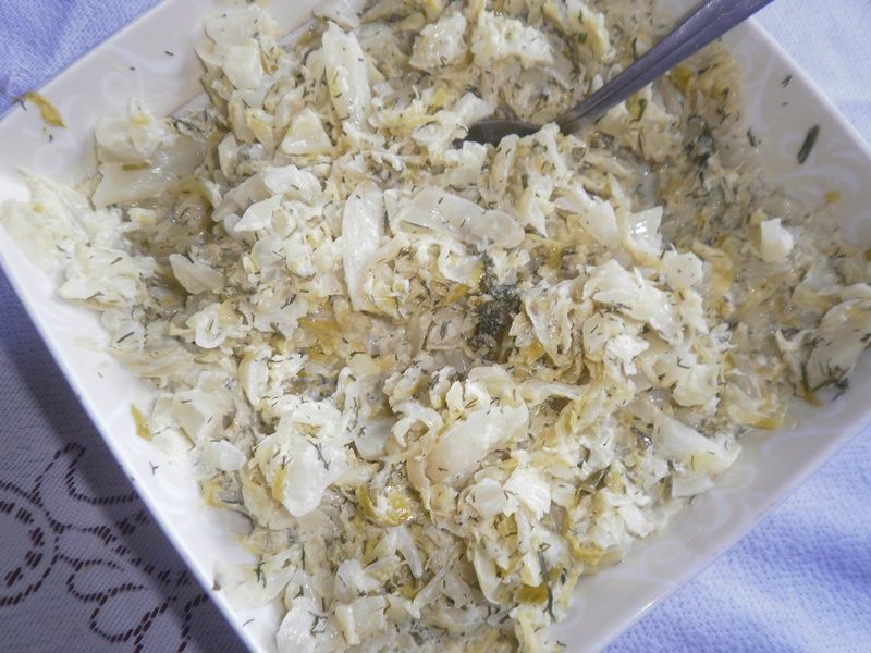 Młoda kapusta z koperkiem.