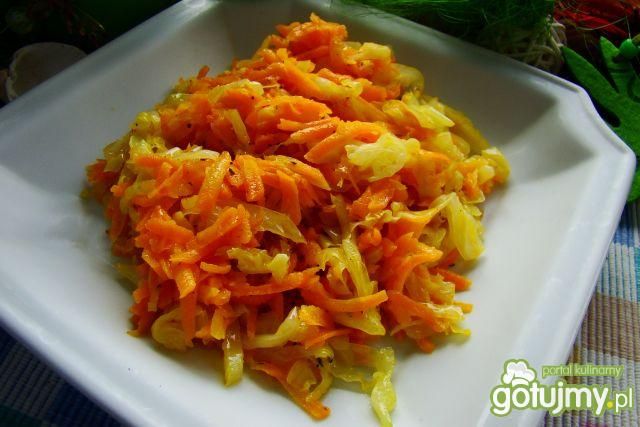 Młoda kapusta z marchewką 