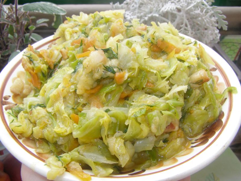 Młoda kapusta z marchewką Młoda kapusta z marchewką