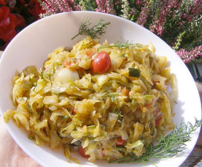 Młoda kapusta z papryką na ostro Młoda kapusta z papryką na ostro