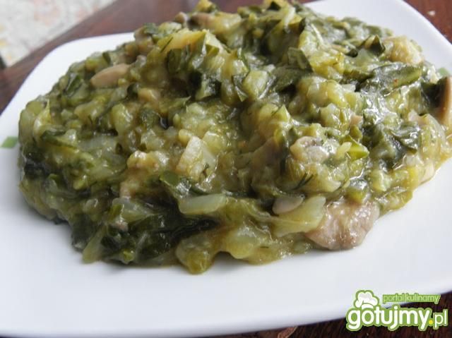 Młoda kapusta z pieczarkami.