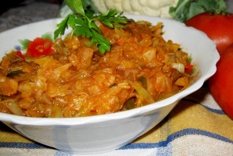 Młoda kapusta z pomidorami  Młoda kapusta z pomidorami