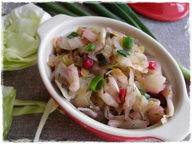 Młoda kapusta z porzeczkami