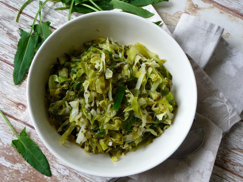 Młoda kapusta z szczawiem  Młoda kapusta z szczawiem