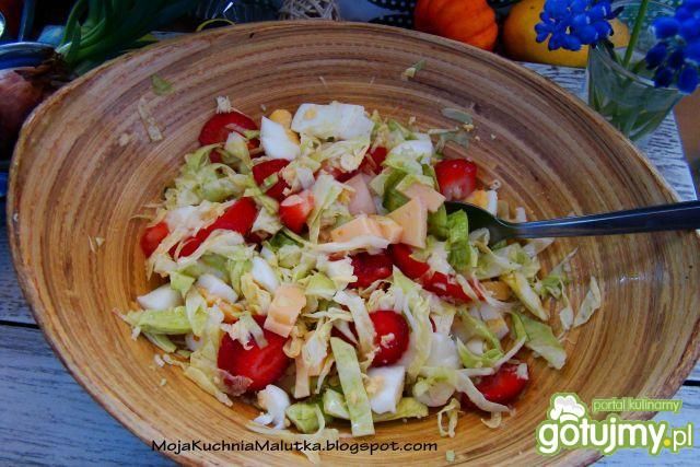 Młoda kapusta z truskawkami i serem  Młoda kapusta z truskawkami i serem