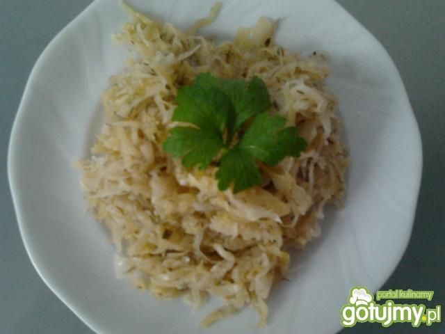 Młoda kapusta zasmażana.