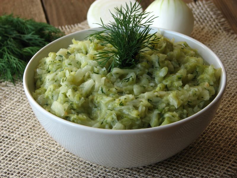 Młoda kapusta zasmażana z koperkiem