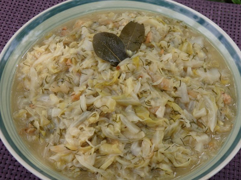 Młoda kapustka z koperkiem