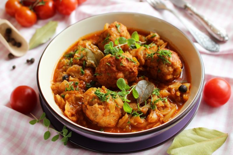 Młoda kapustka z pulpecikami